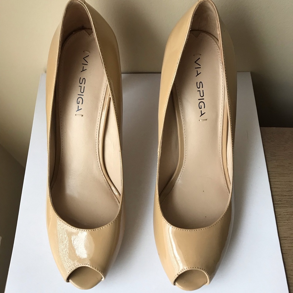 Via Spiga Nude Brandy Peep Toe Pumps / Size 9